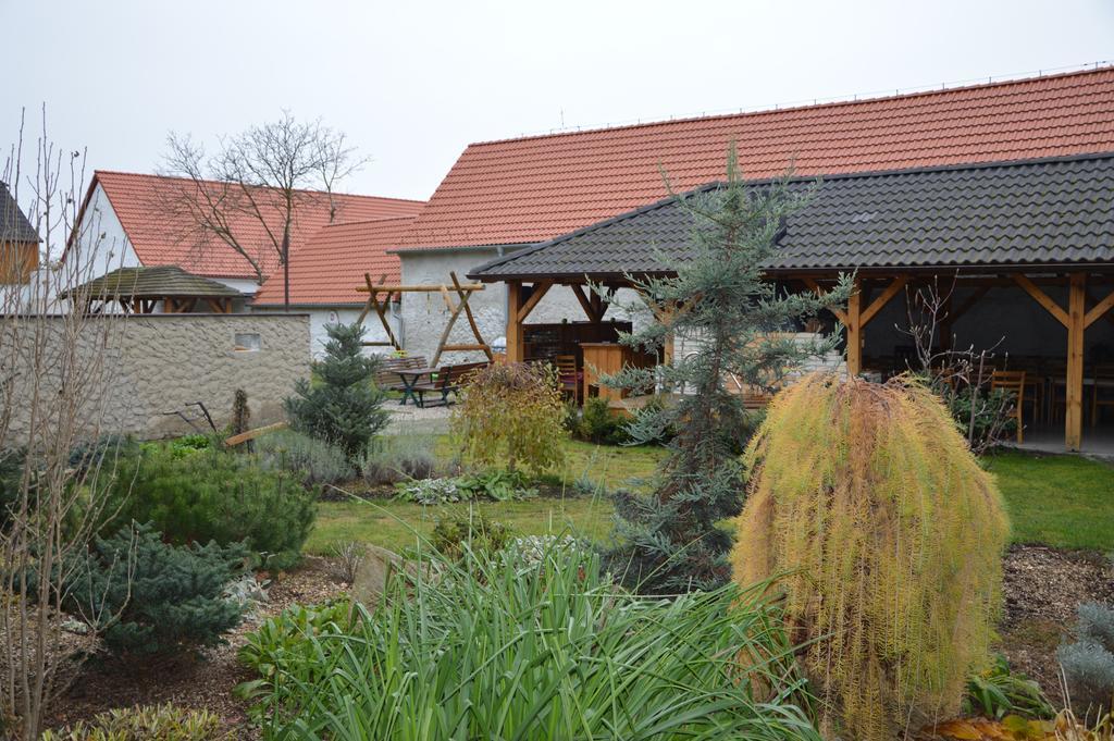 Hotel Statek 3 - Wellness&Spa Hluboká nad Vltavou Exterior foto