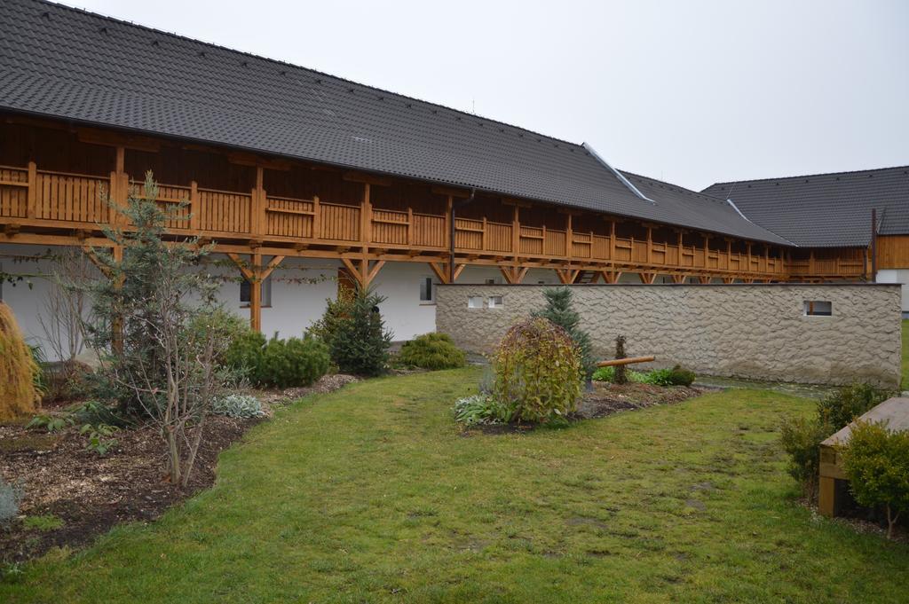 Hotel Statek 3 - Wellness&Spa Hluboká nad Vltavou Exterior foto