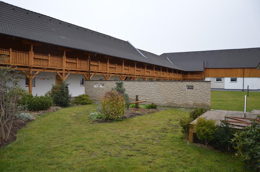 Hotel Statek 3 - Wellness&Spa Hluboká nad Vltavou Exterior foto