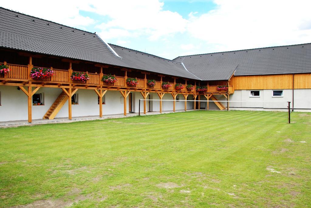 Hotel Statek 3 - Wellness&Spa Hluboká nad Vltavou Exterior foto